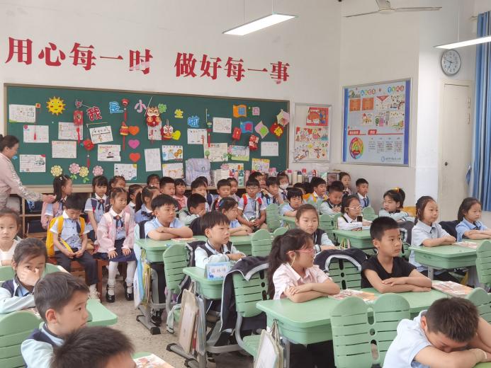 【生命迈幼 幼小衔接】深度体验·走进小学课堂 ——迈幼三园大班第二次参观小学_html_m3ea10078.jpg