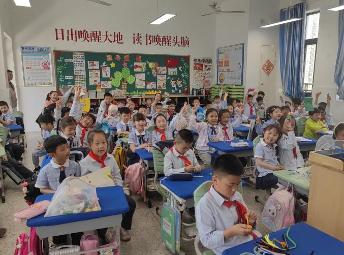 【生命迈幼 幼小衔接】深度体验·走进小学课堂 ——迈幼三园大班第二次参观小学_html_m78542ea5.jpg