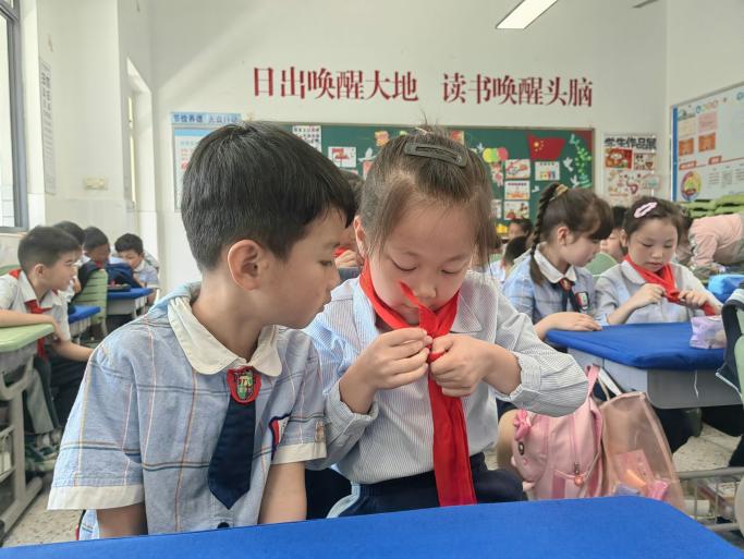 【生命迈幼 幼小衔接】深度体验·走进小学课堂 ——迈幼三园大班第二次参观小学_html_m32f16d8e.jpg