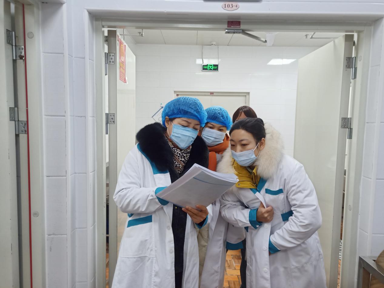 【幼教督学】 疫情当前严检查 筑牢健康防线墙_html_44e9c82a.jpg