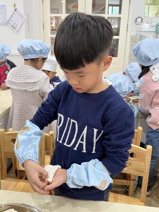 【生命迈幼·家园共育】面皮与肉丸的奇妙组合_html_731d9218.jpg