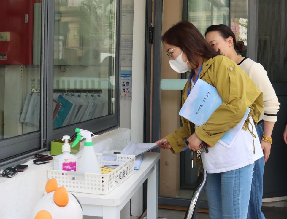 科学保教重细节  专项督查护成长(1)_html_5604402f.jpg