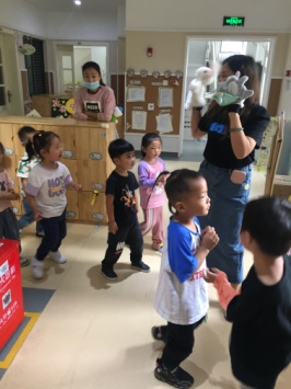 2020.9小班防拐报道_html_30ece802.jpg