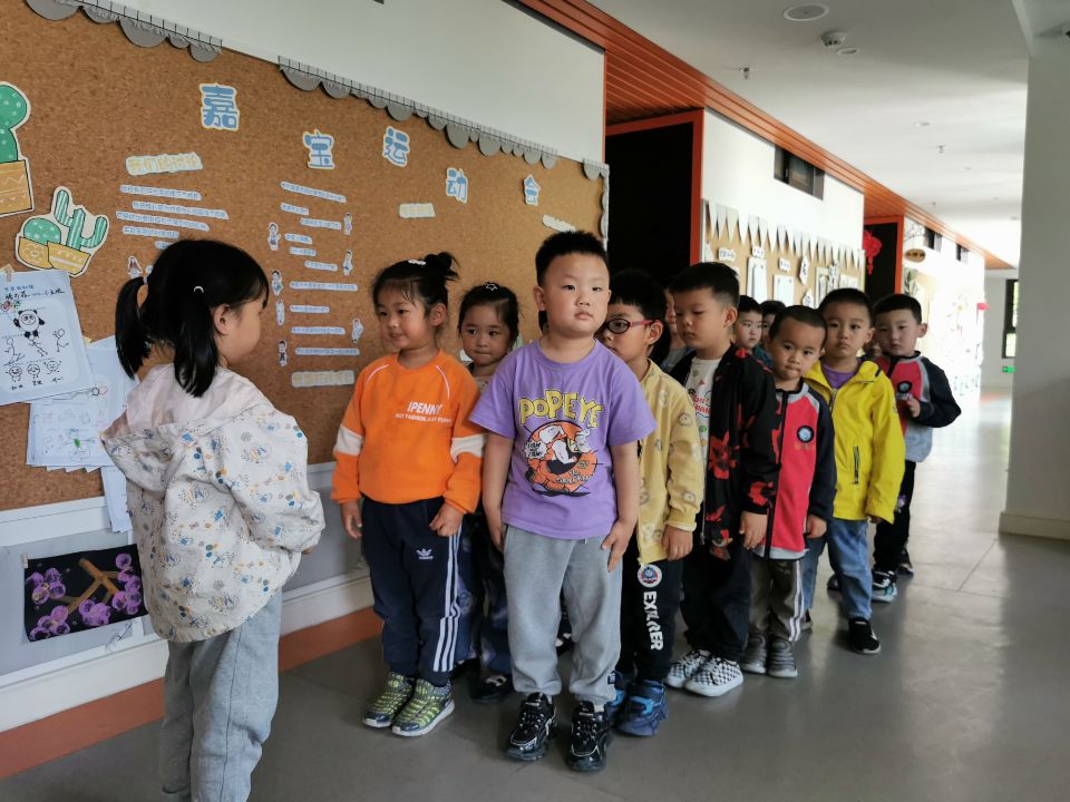 【生命迈幼·教学动态】劳动勤于手 美德践于行_html_60b10874.jpg