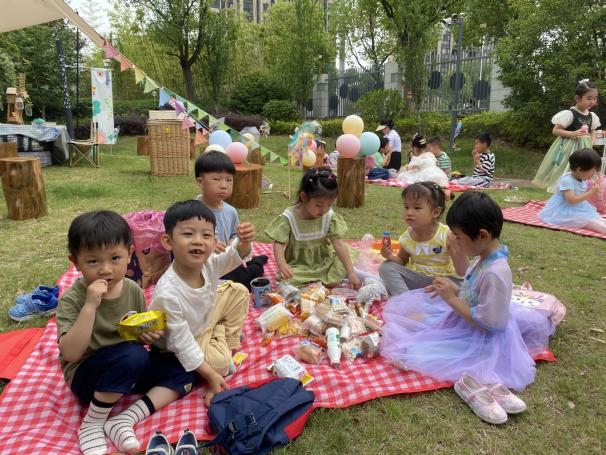 2022.6.1【生命迈幼·教学动态】“粽”玩六一 惊喜嗨翻天_html_31a8a633.jpg
