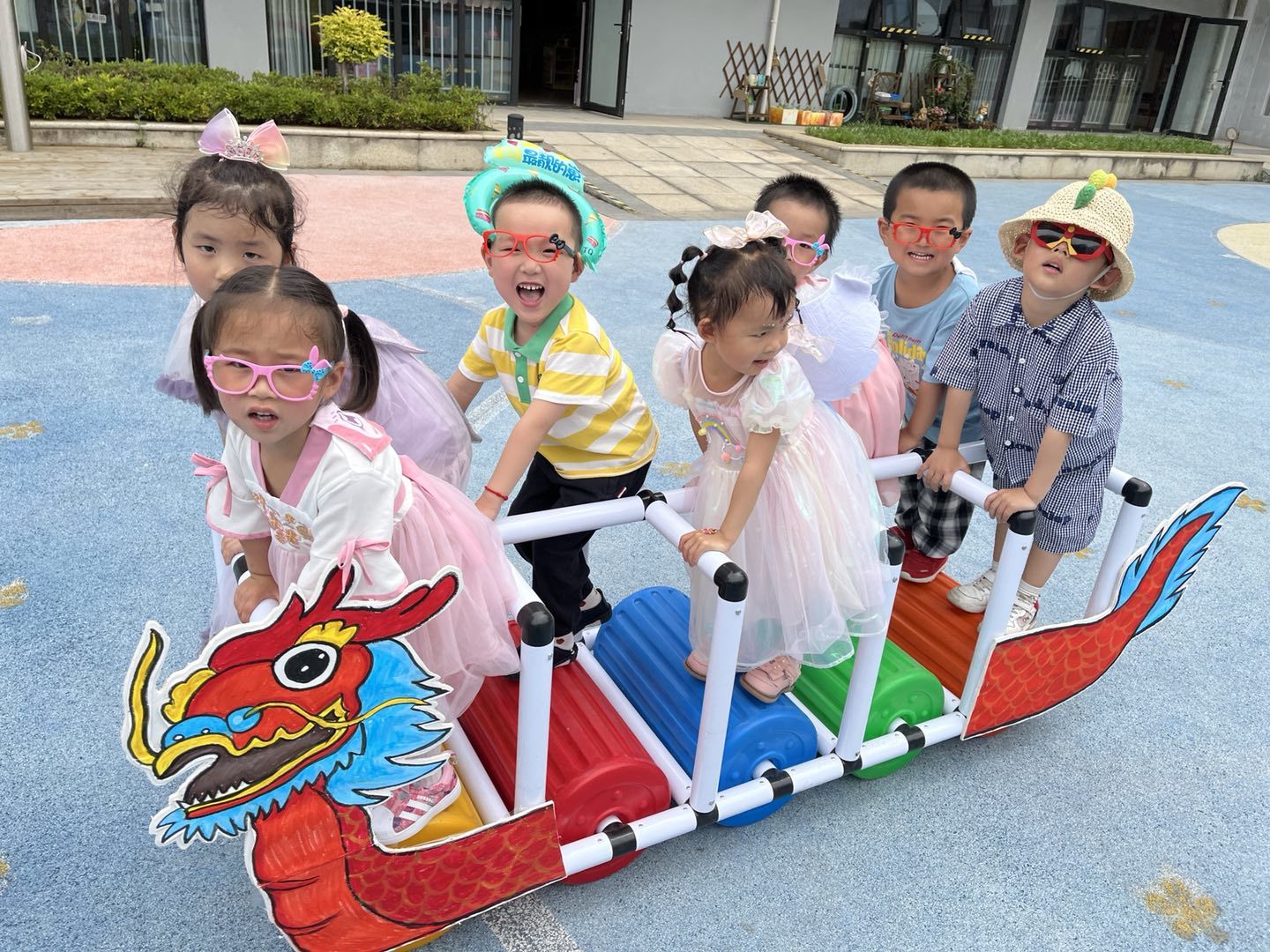 2022.6.1【生命迈幼·教学动态】“粽”玩六一 惊喜嗨翻天_html_m4ea3a3a8.jpg
