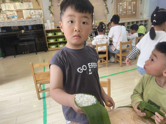 【生命迈幼·校园新闻】“香”约端午，“粽”享童趣--迈幼一园端午节系列活动(1)_html_m58894c14.png