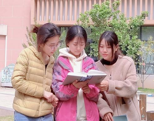 【栖霞】同读一本书 共筑生命教育梦(1)_html_21c6c6dc.jpg