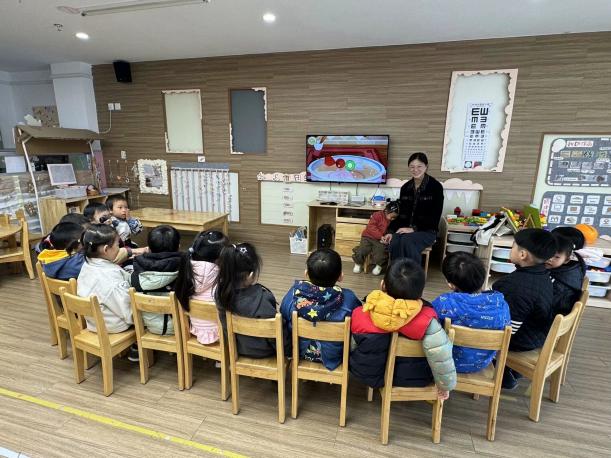 定稿：【生命迈幼 家长进校园】忆传统，品酸甜，串起美好童年_html_mb52fdef.jpg