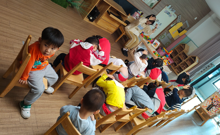 【生命迈幼·安全第一】应急逃生 临危不乱_html_320fcc2c.png