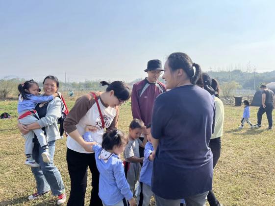 定稿：【生命迈幼·留住“秋”迹】探秘秋日，悦享秋游——迈幼嘉誉山分园秋游活动 (修改)_html_m6ea44cb7.jpg