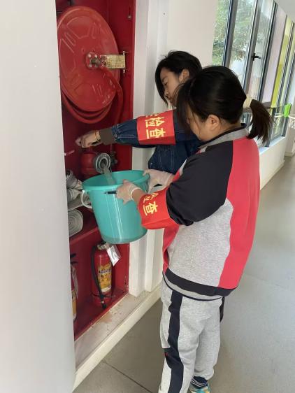 【生命迈幼&middot;安全第一】消防“零”距离，安全记心中.新闻稿修改  (1)_html_m17714527.jpg