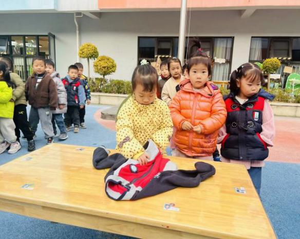 8.【生命迈幼&middot;卫生保健】生活小能手 自理我最棒--幼儿自理能力评比_html_m2af8e8b9.jpg