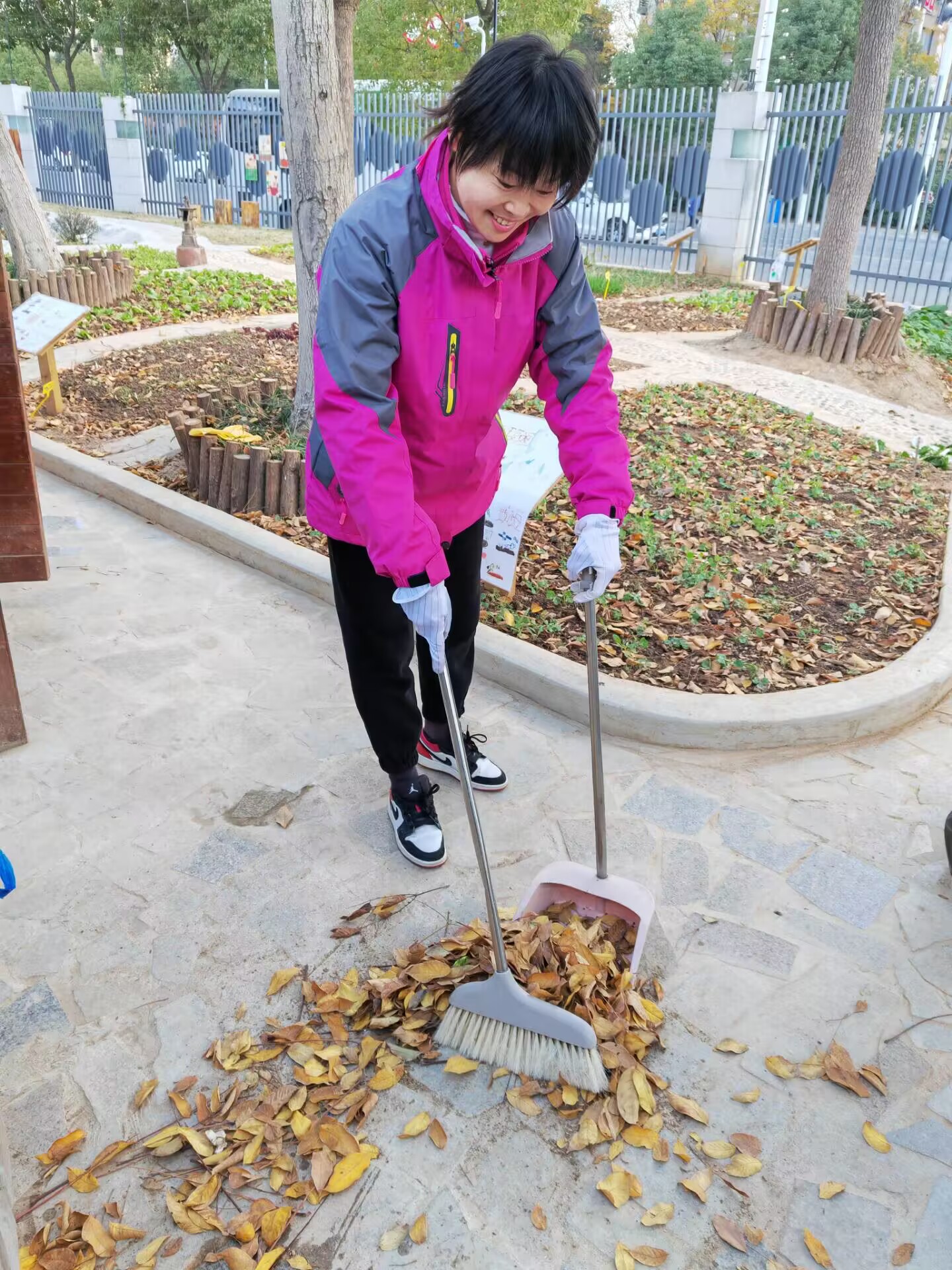 2023.11.30绽放师德之美，争做师德标兵_html_214d6fa0.jpg