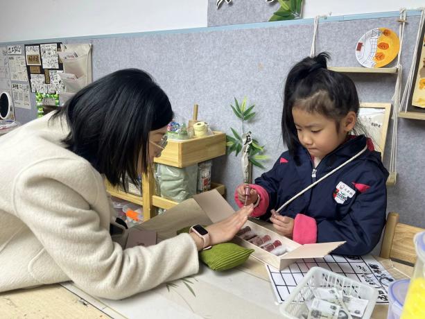 名师参观进校园，观摩交流促成长----迈幼嘉誉山分园仪征市潘岚名师工作室参观活动(1)_html_34947dcf.jpg