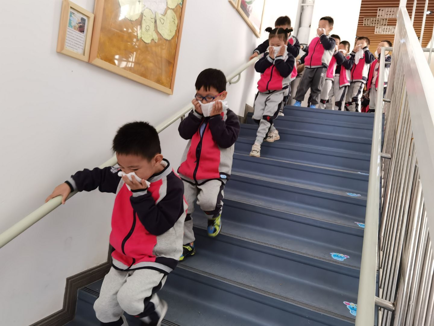 迈幼三园消防安全演练报道2020.11_html_m79434bec.jpg