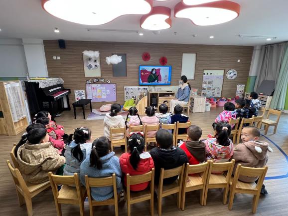 迈幼嘉誉山分园学雷锋新闻稿修改_html_1ce6903c.jpg