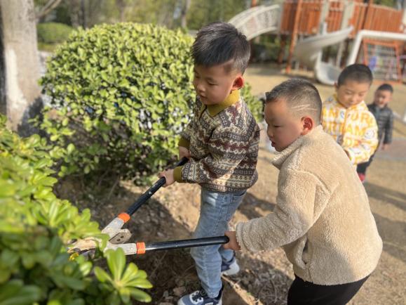 2023.3.11植树节报道_html_8bb7660.jpg