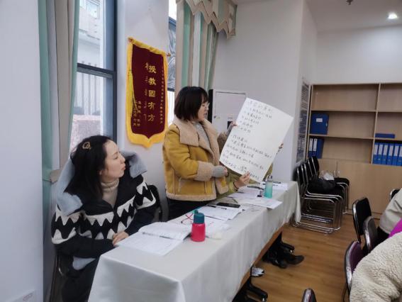 ”让环境会说话“之幼儿园环创研训活动 新闻稿_html_50ad50f5.jpg