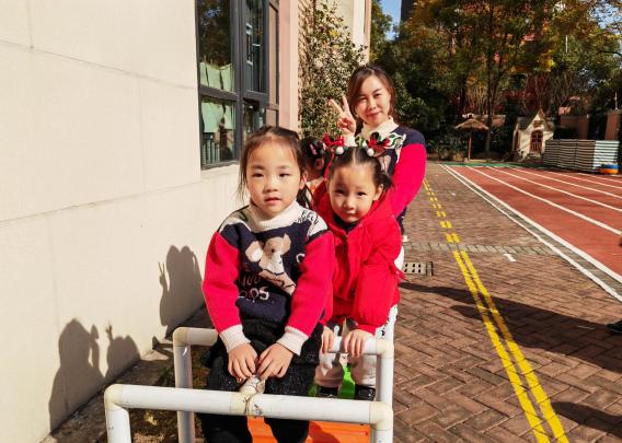[生命迈幼·校园新闻]我以我心付童心 不忘初心守师名_html_m5520f3bd.jpg