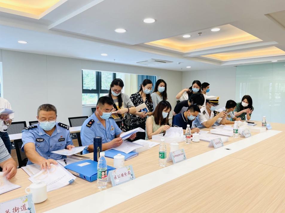 2021.9.3【生命迈幼】严把防疫关，安全迎开学 _html_a69bd0e.jpg
