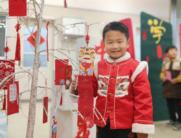 【生命迈幼 花样童年】“龙”光焕发，快乐启航——记迈幼三园开学迎新活动_html_m49cd07f4.jpg