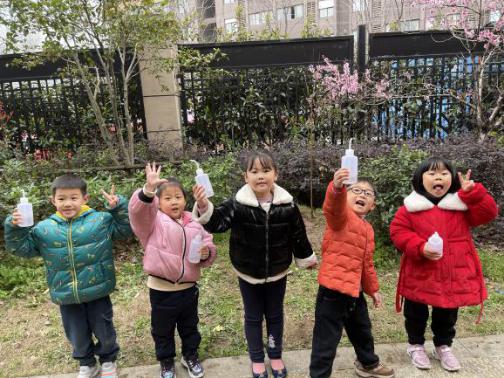 我与小树共成长_html_m5488126b.jpg