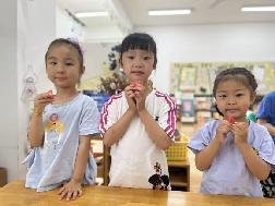 2023.6.21【生活燕幼·园区动态】燕幼中心园：夏至已至 美好始长——中一班夏至节气活动_html_m2ac3d2c5.jpg