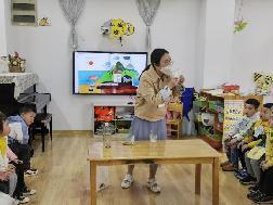 2023.5.29【生活燕幼·园区动态】燕幼中心园：温暖话童年，拾趣好时光——故事团活动_html_75934cb4.jpg