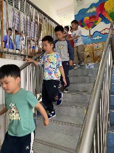 2023.06.06 燕幼中心园 防踩踏事件安全演练_html_m437d955.jpg