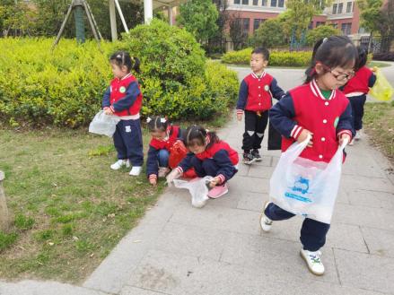 20210421【年级组动态】新城园区小班组社区活动(1)_html_m33cd906b.jpg