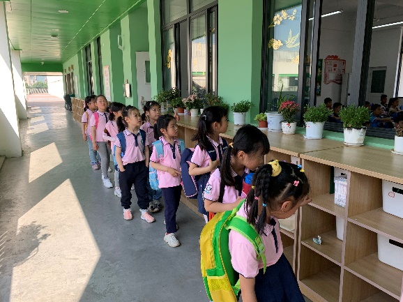 走进小学_html_1cde1671.jpg