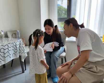【生活燕幼·家园共育】“初见美好，与爱相约”——小班年级组新生家访活动_html_d2b02bb.jpg