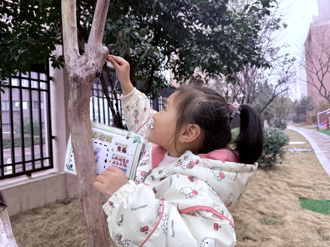 【生活燕幼·园区动态】下庙分园：“浇”个朋友，共“植”未来——植树节活动_html_m5fd75685.jpg