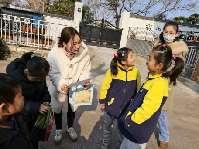20250306【生活燕幼·年级组动态】燕幼中心园：小学初体验，衔接零距离——大班年级组参观小学活动_html_7ab43334.jpg