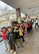 20250306【生活燕幼·年级组动态】燕幼中心园：小学初体验，衔接零距离——大班年级组参观小学活动_html_de4d9fe.jpg