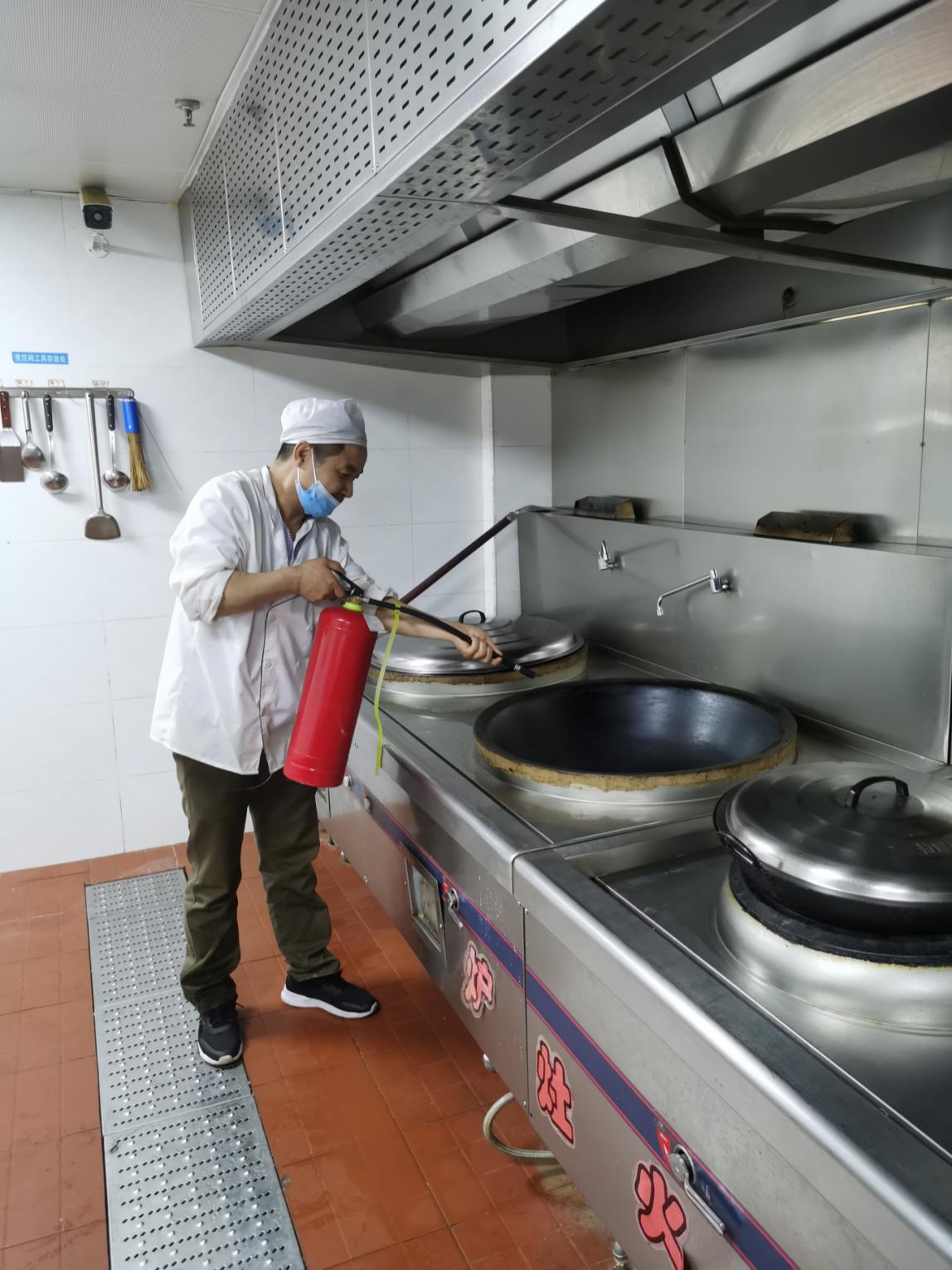 20210521新城园区食堂燃气安全演习活动(1)(1)(1)(1)(1)_html_m522b801f.jpg