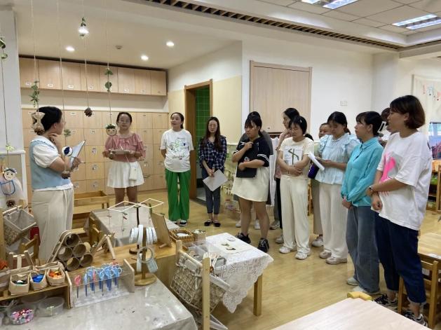 【生活燕幼·园区动态】下庙分园：“聚焦美工区，交流促成长”——美工区环境创设观摩学习活动_html_m30d67122.jpg