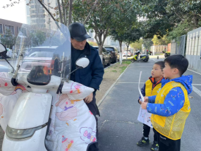 (已瘦身)20250414【生活燕幼·年级组动态】新城分园：“春天不是读书天，行知路上乐实践”——小桃子研学活动_html_7c0a9da0.png