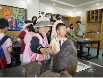 20240514【生活燕幼·年级组动态】燕幼中心园：花开有时，衔接成长——大班年级组参观小学活动_html_m2708ed4.png