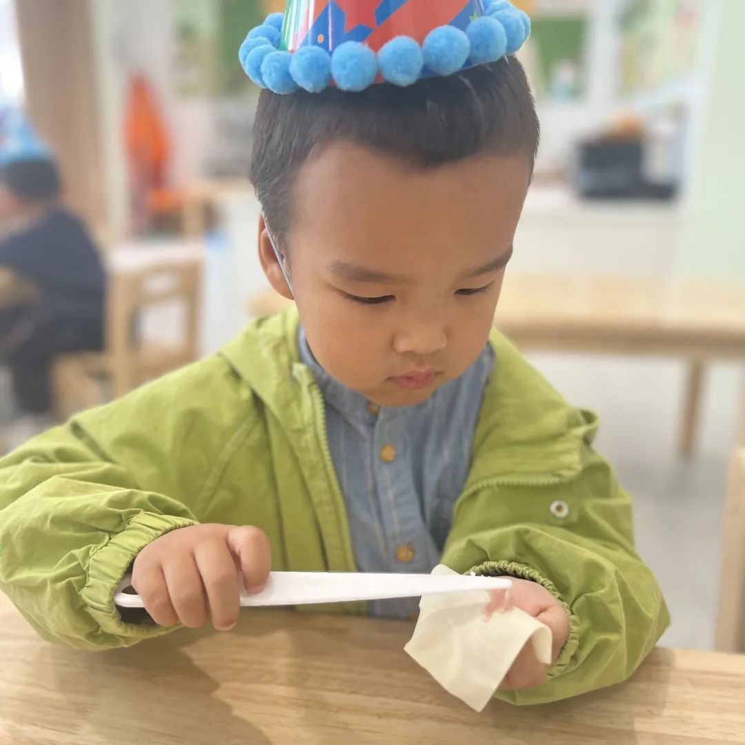 20230509【生活燕幼·园区动态】燕鸣苑分园：小小时光，岁岁成长——记五月“小桃子”集体生日会_html_330e20e0.jpg