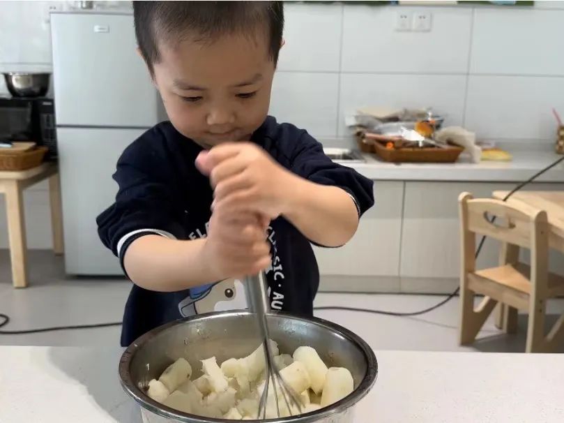 20230420【生活燕幼·园区动态】燕鸣苑分园：“雨生百谷，暮春将夏”——舌尖上的节气之谷雨_html_m1b623679.jpg
