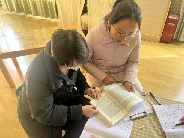 20231222【生活燕幼·教研组动态】下庙分园：“以书慧心，“乐”见成长”——音乐组共读活动_html_m2220740b.jpg