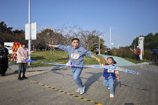 20241111“健康生活，悦享运动”——“悦跑·悦健康”2024年第一届亲子MINI马拉松活动_html_m7daf74ce.png