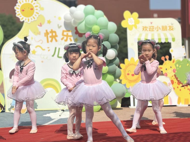 20250530【生活燕幼·园区动态】新城分园：新城分园：“粽”享端午 童趣六一——小班年级组端午六一同庆活动_html_m19057bbc.jpg