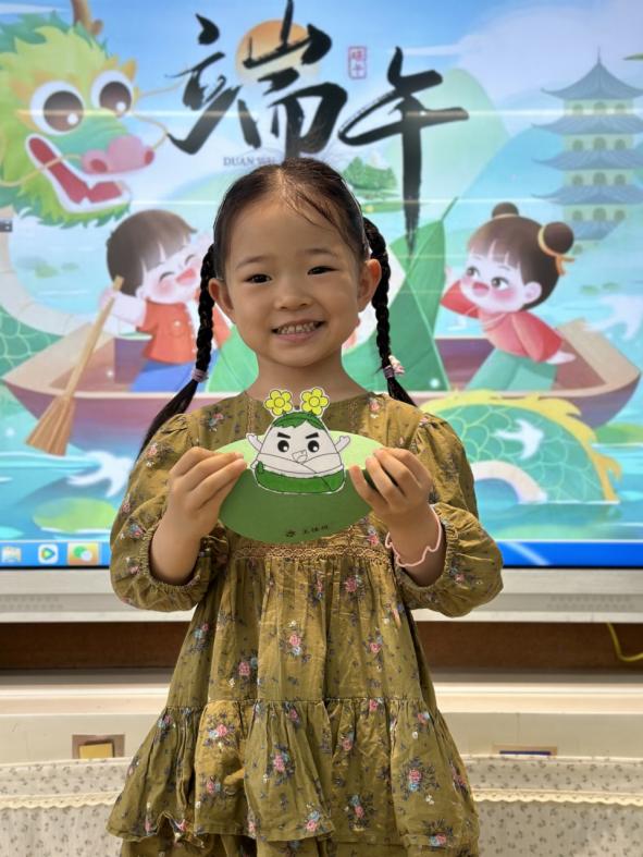 20250530【生活燕幼·园区动态】新城分园：新城分园：“粽”享端午 童趣六一——小班年级组端午六一同庆活动_html_m583615d9.jpg