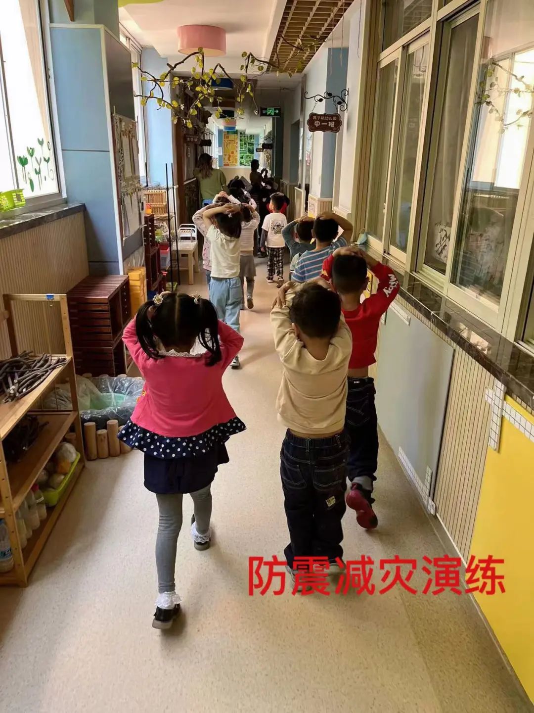 20220513【安全第一】下庙园区：“防震减灾，安全常在”——防震减灾演练活动_html_mf311834.jpg