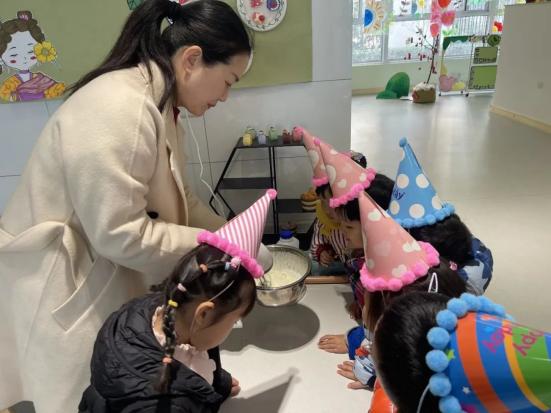 20230303【生活燕幼·园区动态】燕鸣苑分园：烂漫春日 邂逅成长——记三月“小桃子”集体生日会_html_76fd3969.jpg
