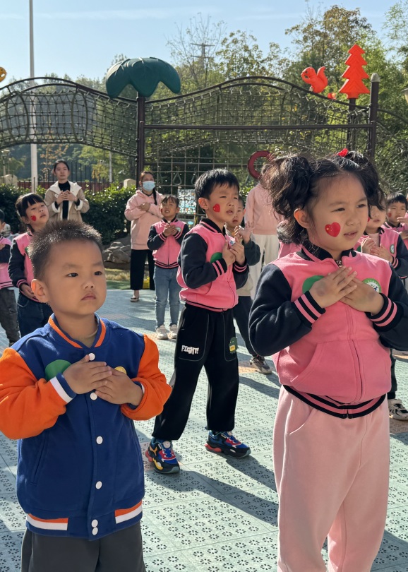 【生活燕幼·园区动态】下庙分园：“大手拉小手，运动迎园庆”——大带小运动会_html_m4132c667.jpg