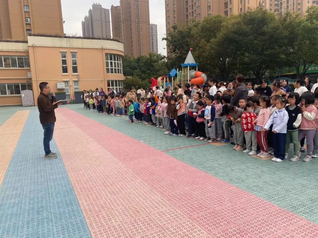 【生活燕幼·安全第一】消防驻“童心”，安全伴我行——消防疏散演练活动_html_56e86771.jpg
